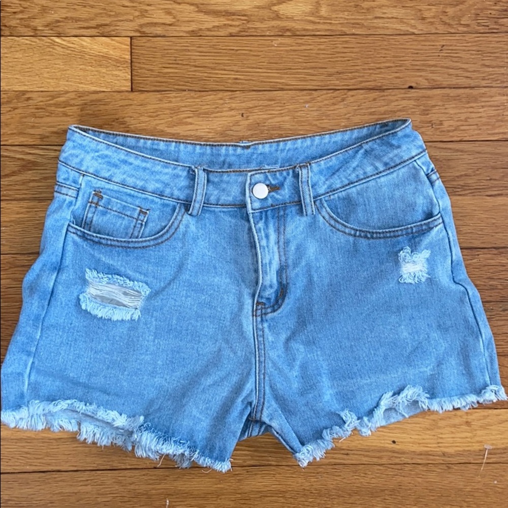 Blue fray denim shorts